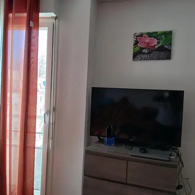 Télévision ou salle de divertissement dans l'établissement proche Paris chambre hôte