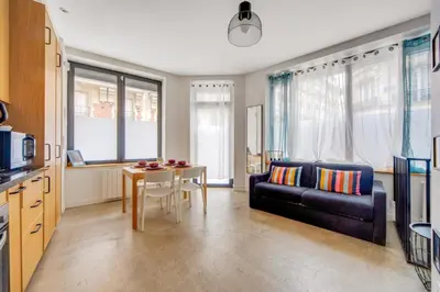 Cuisine ou kitchenette dans l'établissement Large Flat Very Close to Montmartre