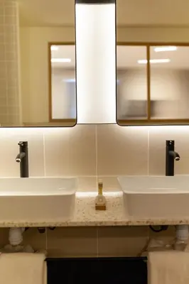 Salle de bains dans l'établissement Tinah Paris, Champs Elysées