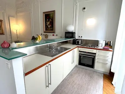 Cuisine ou kitchenette dans l'établissement l'appartement Malesherbes