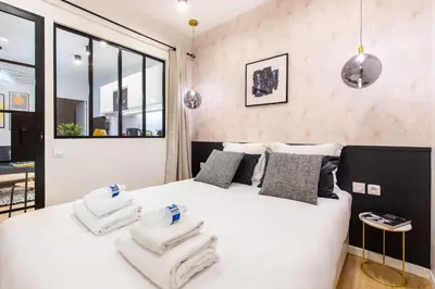 Un ou plusieurs lits dans un hébergement de l'établissement Charming apartment - 2BR-6P - Grands Boulevards