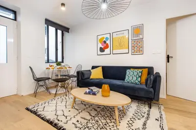Coin salon dans l'établissement Charming apartment - 2BR-6P - Grands Boulevards