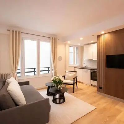 Champs-Elysées - Prestige apartment with lift avenue Matignon