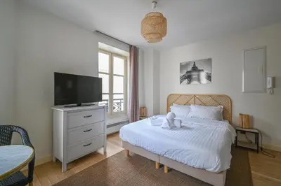 Un ou plusieurs lits dans un hébergement de l'établissement Lovely parisien apartment (opera 3)