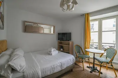 Un ou plusieurs lits dans un hébergement de l'établissement French typical apartment (opéra 5D)
