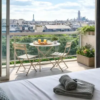 Eiffel Tower view studio with lift & balcony