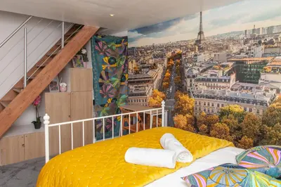 Un ou plusieurs lits dans un hébergement de l'établissement Petit bijou dans le centre de Paris