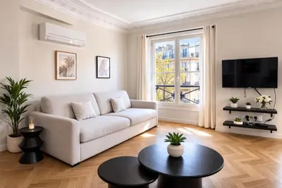Télévision ou salle de divertissement dans l'établissement Luxury apartments in Paris Center