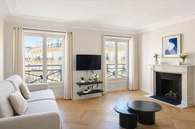 Télévision ou salle de divertissement dans l'établissement Luxury apartments in Paris Center