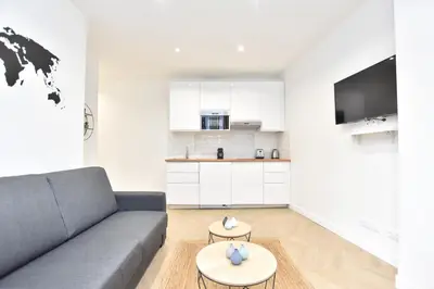 Télévision ou salle de divertissement dans l'établissement Résidence 1BDR Bastille