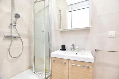 Salle de bains dans l'établissement Résidence 1BDR Bastille