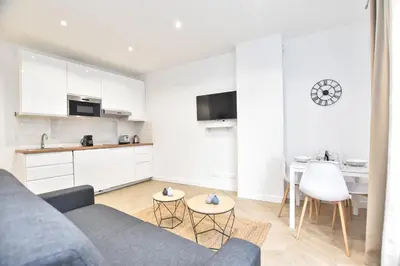 Cuisine ou kitchenette dans l'établissement Résidence 1BDR Bastille