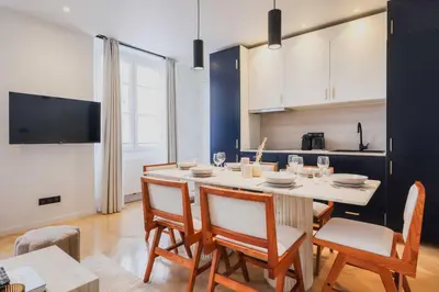 Cuisine ou kitchenette dans l'établissement Welcoming Apartment - 2BR-6P - Bastille