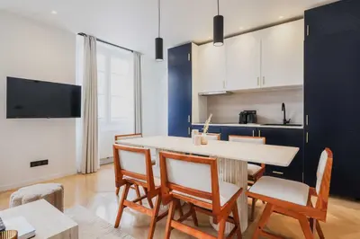 Cuisine ou kitchenette dans l'établissement Welcoming Apartment - 2BR-6P - Bastille
