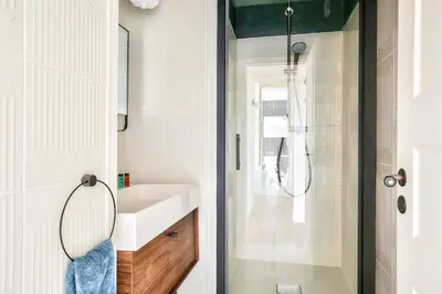 Salle de bains dans l'établissement The Perfect Parisian Flat Bd St-Germain - Mid Term