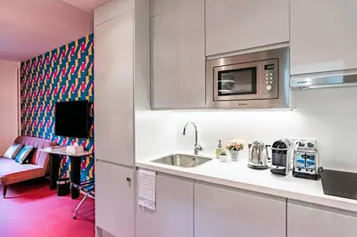 Cuisine ou kitchenette dans l'établissement Citihome Paris