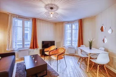 Coin salon dans l'établissement Manarola, F3 à deux pas de Montparnasse