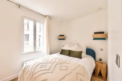 Un ou plusieurs lits dans un hébergement de l'établissement Superb and Cosy 2BR Apt In The Heart Of Paris ! 3P