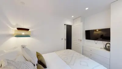 Un ou plusieurs lits dans un hébergement de l'établissement Superb and Cosy 2BR Apt In The Heart Of Paris ! 3P