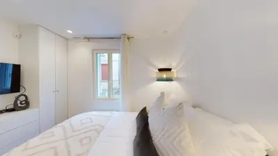 Un ou plusieurs lits dans un hébergement de l'établissement Superb and Cosy 2BR Apt In The Heart Of Paris ! 3P