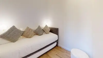 Un ou plusieurs lits dans un hébergement de l'établissement Superb and Cosy 2BR Apt In The Heart Of Paris ! 3P