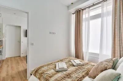 Un ou plusieurs lits dans un hébergement de l'établissement NEWLY RENOVATED ! Stunning 2BR Apt in the Heart of Paris 15