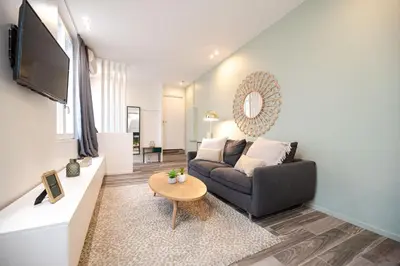 Télévision ou salle de divertissement dans l'établissement Lovely Home in Paris Center - AC