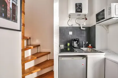 Cuisine ou kitchenette dans l'établissement Charming Duplex Studio in the heart of Paris
