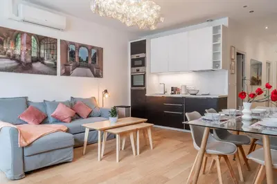Coin salon dans l'établissement Appartement spacieux et rénové