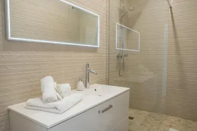 Salle de bains dans l'établissement Appartement spacieux et rénové