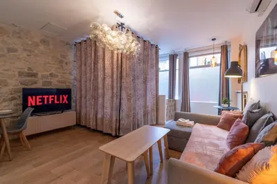 Coin salon dans l'établissement Appartement spacieux et rénové
