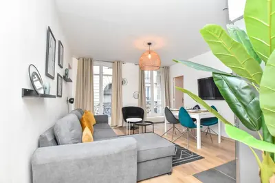 Télévision ou salle de divertissement dans l'établissement Superb apartment - 6P- Center of Paris