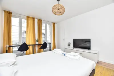 Télévision ou salle de divertissement dans l'établissement Superb apartment - 6P- Center of Paris
