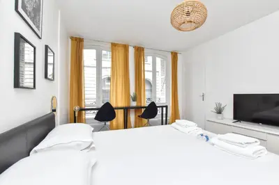 Un ou plusieurs lits dans un hébergement de l'établissement Superb apartment - 6P- Center of Paris