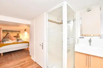 Salle de bains dans l'établissement Splendid duplex - 1BR-2P - Notre Dame-Île St-Louis
