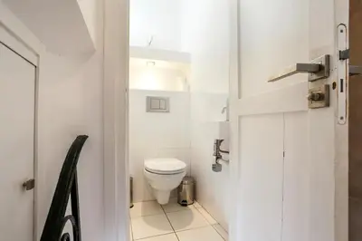 Salle de bains dans l'établissement Habitat Parisien - 1BR-1BA - Duplex Louvre Museum