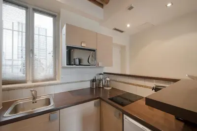 Cuisine ou kitchenette dans l'établissement Habitat Parisien - Marais Sicile