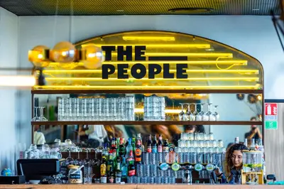 Boissons dans l'établissement The People - Paris Nation