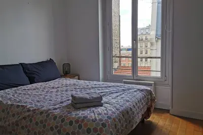 Un ou plusieurs lits dans un hébergement de l'établissement Lovely Flat in Paris - City center - Nation-Picpus