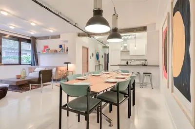 Cuisine ou kitchenette dans l'établissement Artist and Design Loft - 10 Guests - 5 Min From Metro