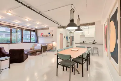 Cuisine ou kitchenette dans l'établissement Artist and Design Loft - 10 Guests - 5 Min From Metro