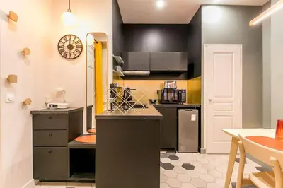 Cuisine ou kitchenette dans l'établissement New and Cosy in heart of Paris, 12e, 4pers