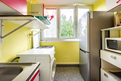 Cuisine ou kitchenette dans l'établissement Double bedroom with shared kitchen & bathroom, Paris