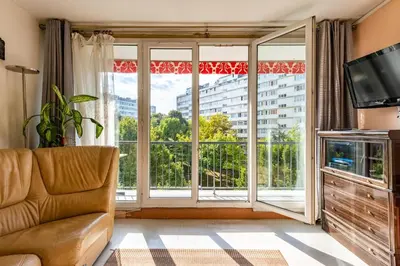 Télévision ou salle de divertissement dans l'établissement Double bedroom with shared kitchen & bathroom, Paris