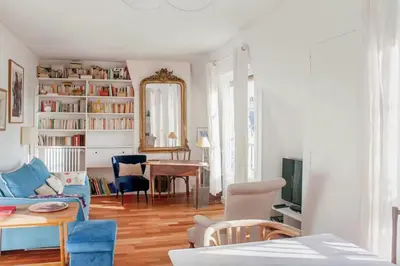 Coin salon dans l'établissement Beautiful Bright Flat Near Jardin Des Plantes