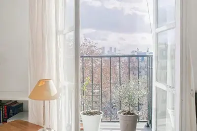 Balcon ou terrasse dans l'établissement Beautiful Bright Flat Near Jardin Des Plantes