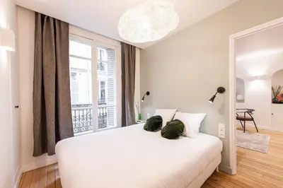 Un ou plusieurs lits dans un hébergement de l'établissement Central and renovated Parisian apartment, 6-7 guests