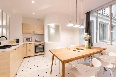 Cuisine ou kitchenette dans l'établissement Central and renovated Parisian apartment, 6-7 guests