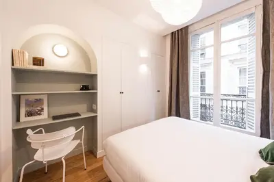 Un ou plusieurs lits dans un hébergement de l'établissement Central and renovated Parisian apartment, 6-7 guests