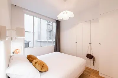 Un ou plusieurs lits dans un hébergement de l'établissement Central and renovated Parisian apartment, 6-7 guests